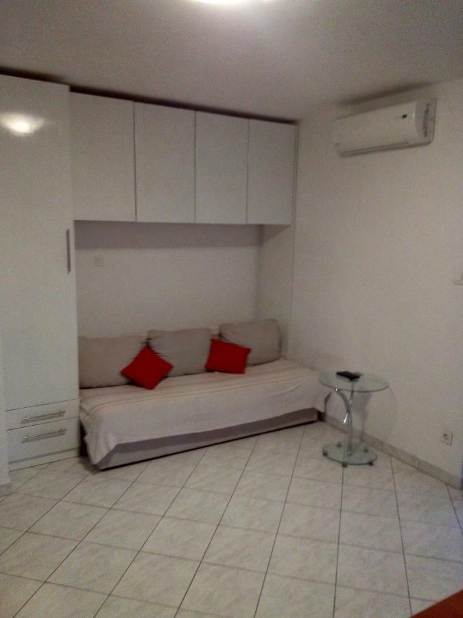 Apartment Melani *